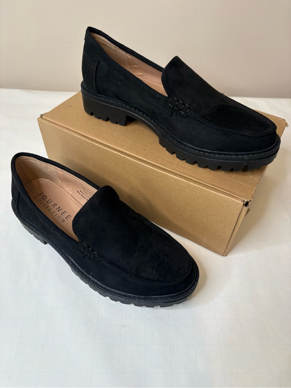 Journee Collection Women's sz 7 Black Erika Loafer Flats in Faux Suede NIB (38)
